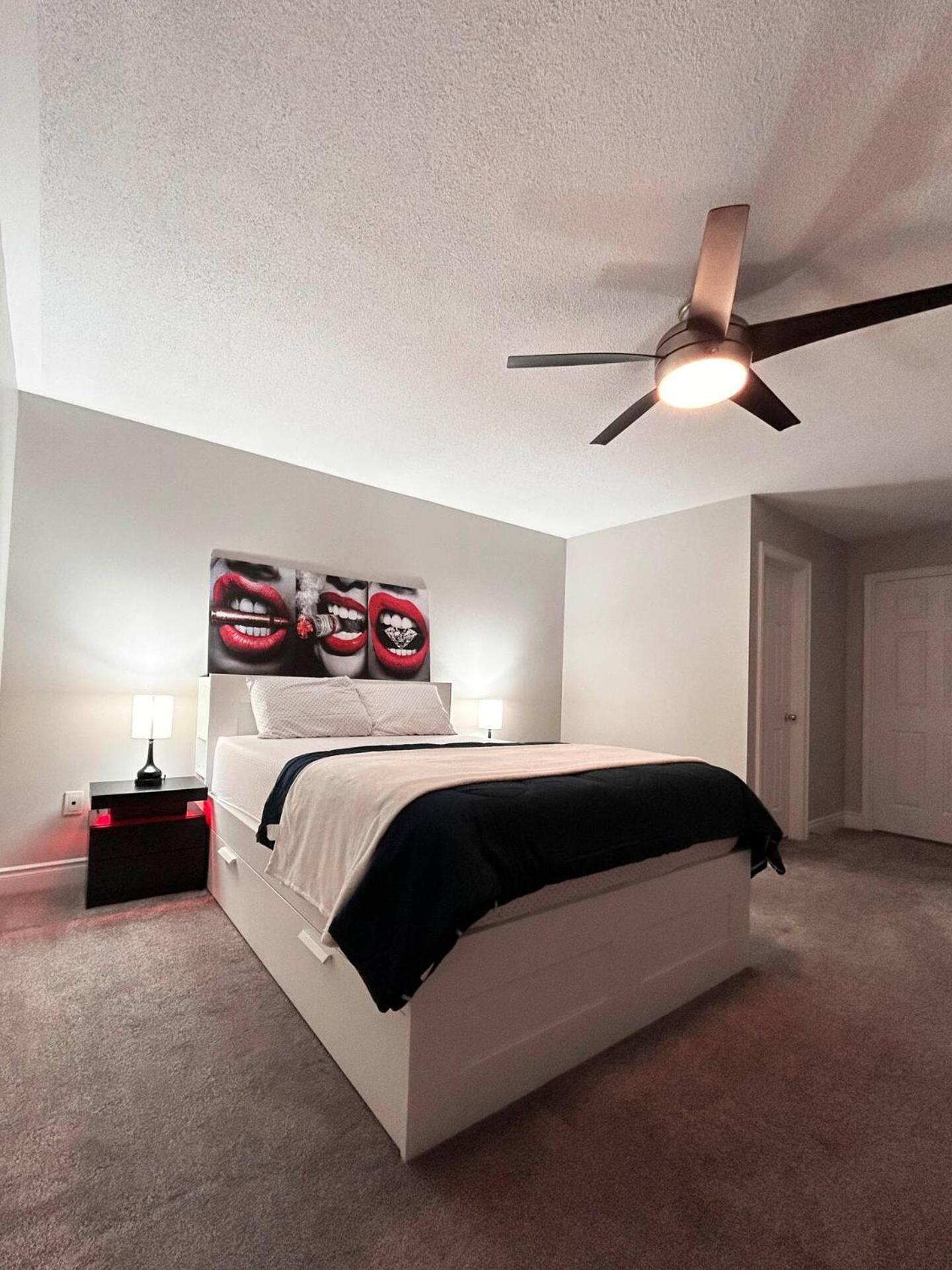 Room In Oshawa, 24/7 Security, Free Parking Екстер'єр фото